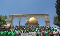 الآلاف في المسجد الاقصى يشاركون في معسكر القدس أولاً  